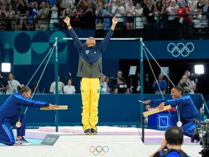 Iconic Moments from Paris 2024: A Celebration of Athletic Excellence and Olympic Spirit - image 5