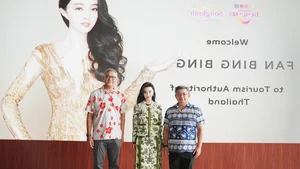 Fan Bingbing Captivates Thailand with Her Timeless Beauty and Iconic Red Carpet Style - image 12