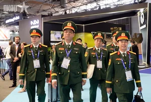 Vietnam Expands Strategic Defense Partnerships at Eurosatory International Exhibition - image 5
