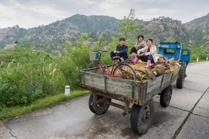 Rare and Surprising Photos of Daily Life in Rural North Korea - image 6