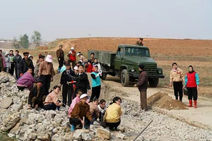 Rare and Surprising Photos of Daily Life in Rural North Korea - image 10