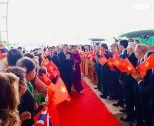 General Secretary and President To Lam Meets Vietnamese Community During Thailand Visit - image 4