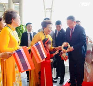 General Secretary and President To Lam Meets Vietnamese Community During Thailand Visit - image 7