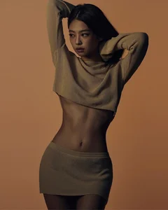 Top 9 Female K-Pop Idols with the Most Stunning Body Proportions - image 10