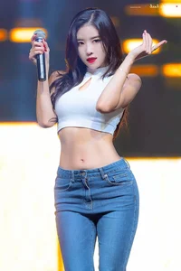 Top 9 Female K-Pop Idols with the Most Stunning Body Proportions - image 8
