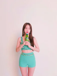 Top 9 Female K-Pop Idols with the Most Stunning Body Proportions - image 13