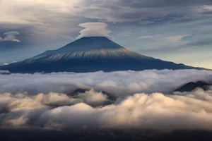 Photographer Captures Breathtaking New Perspectives of Mount Fuji - image 10