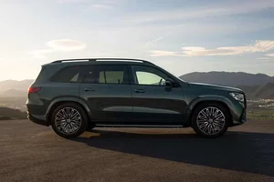 2026 Mercedes-Benz GLS: The S-Class of SUVs Returns with New Luxury - image 0