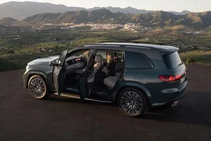 2026 Mercedes-Benz GLS: The S-Class of SUVs Returns with New Luxury - image 7
