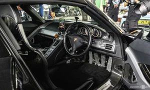 Legendary V10 Porsche Carrera GT Supercar Arrives in Vietnam - image 1