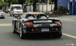 Legendary V10 Porsche Carrera GT Supercar Arrives in Vietnam - image 5