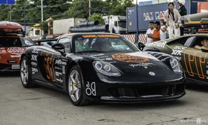 Legendary V10 Porsche Carrera GT Supercar Arrives in Vietnam - image 6