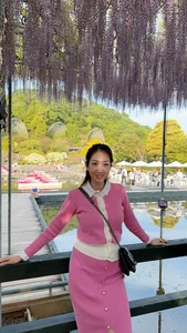 Vietnamese Celeb News: Hoa Minzy's Heartfelt Visit and Ho Ngoc Ha's Glamour - image 23