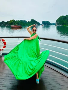 Vietnamese Celeb News: Hoa Minzy's Heartfelt Visit and Ho Ngoc Ha's Glamour - image 29
