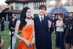Vietnamese Celeb News: Hoa Minzy's Heartfelt Visit and Ho Ngoc Ha's Glamour - image 22