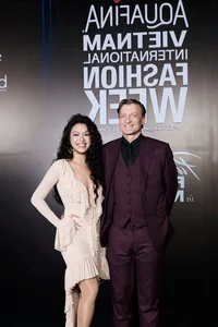 Vietnamese Celeb News: Hoa Minzy's Heartfelt Visit and Ho Ngoc Ha's Glamour - image 51
