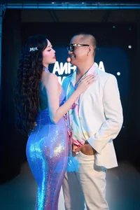 Vietnamese Celeb News: Hoa Minzy's Heartfelt Visit and Ho Ngoc Ha's Glamour - image 27