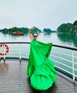 Vietnamese Celeb News: Hoa Minzy's Heartfelt Visit and Ho Ngoc Ha's Glamour - image 8