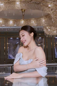 Vietnamese Celeb News: Hoa Minzy's Heartfelt Visit and Ho Ngoc Ha's Glamour - image 39