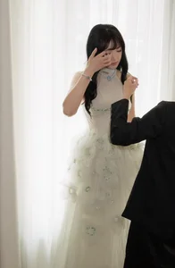Vietnamese Celeb News: Hoa Minzy's Heartfelt Visit and Ho Ngoc Ha's Glamour - image 16