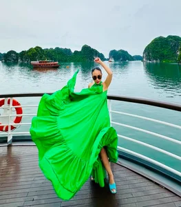 Vietnamese Celeb News: Hoa Minzy's Heartfelt Visit and Ho Ngoc Ha's Glamour - image 34