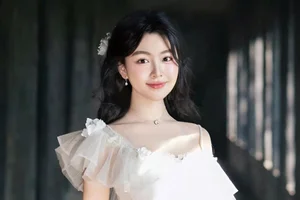 Lo Lem's Elegant Wealthy Girl Fashion Style: A Look at Quyen Linh's Daughter - image 5