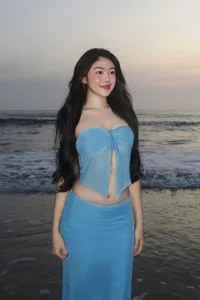 Lo Lem's Elegant Wealthy Girl Fashion Style: A Look at Quyen Linh's Daughter - image 2