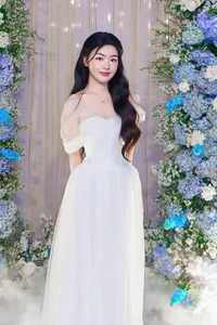 Lo Lem's Elegant Wealthy Girl Fashion Style: A Look at Quyen Linh's Daughter - image 11