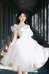 Lo Lem's Elegant Wealthy Girl Fashion Style: A Look at Quyen Linh's Daughter - image 0
