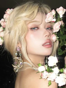 The Gentle Aesthetic: Exploring Modern Chinese Beauty Portraits - image 0