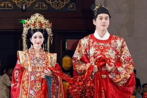 Cinematic Chinese-Style Wedding Photos of a Vietnamese Bride Go Viral - image 1