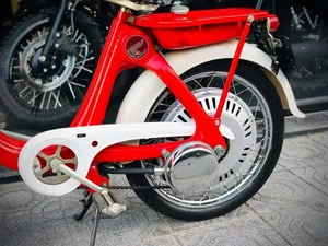 Vintage Classic: The 1965 Honda P25 Moped Sparking Nostalgia in Hanoi - image 5