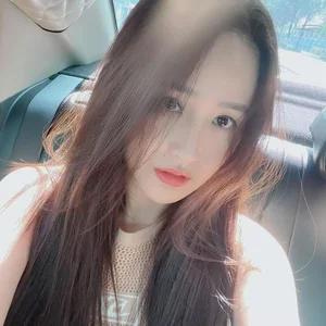Son Tung M-TP Dedicates New Song to Fans and Le Quyen Reveals Her Luxurious Da Lat Villa - image 2