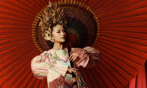 Vietnamese Beauty Queens Honor Traditional Cải Lương Opera in Stunning New Fashion Gallery - image 4