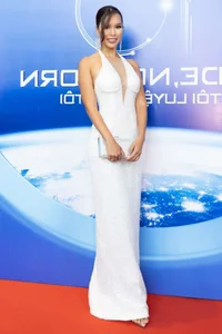 Thao Nhi Le Redefines Red Carpet Chic with a Bold Bralette Fashion Statement - image 5