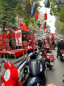 Experience the Vibrant Tet Shopping Atmosphere in Hanoi’s Old Quarter - image 5