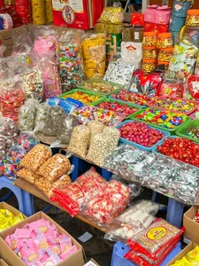 Experience the Vibrant Tet Shopping Atmosphere in Hanoi’s Old Quarter - image 1