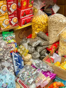 Experience the Vibrant Tet Shopping Atmosphere in Hanoi’s Old Quarter - image 4