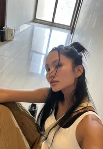 Miss Vietnam H'Hen Nie Sparks Buzz Over a Surprising Detail in Her Instant Noodle Bowl - image 4