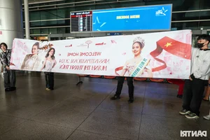 Thanh Thuy Celebrates Miss International Win with Vibrant Double-Decker Bus Parade - image 11