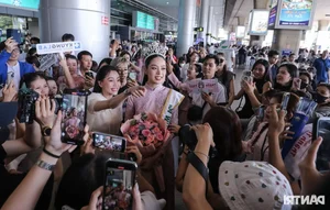 Thanh Thuy Celebrates Miss International Win with Vibrant Double-Decker Bus Parade - image 4