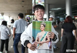Thanh Thuy Celebrates Miss International Win with Vibrant Double-Decker Bus Parade - image 5