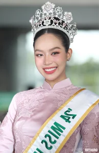 Thanh Thuy Celebrates Miss International Win with Vibrant Double-Decker Bus Parade - image 6