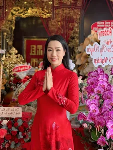 Vietnamese Celebrities Gather for Traditional Theater Ancestor Day Celebrations - image 9