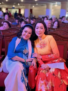 Vietnamese Celebrities Gather for Traditional Theater Ancestor Day Celebrations - image 1