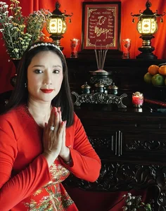 Vietnamese Celebrities Gather for Traditional Theater Ancestor Day Celebrations - image 12