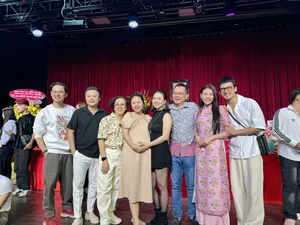 Vietnamese Celebrities Gather for Traditional Theater Ancestor Day Celebrations - image 2