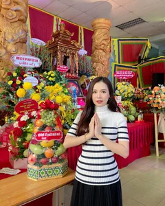 Vietnamese Celebrities Gather for Traditional Theater Ancestor Day Celebrations - image 6