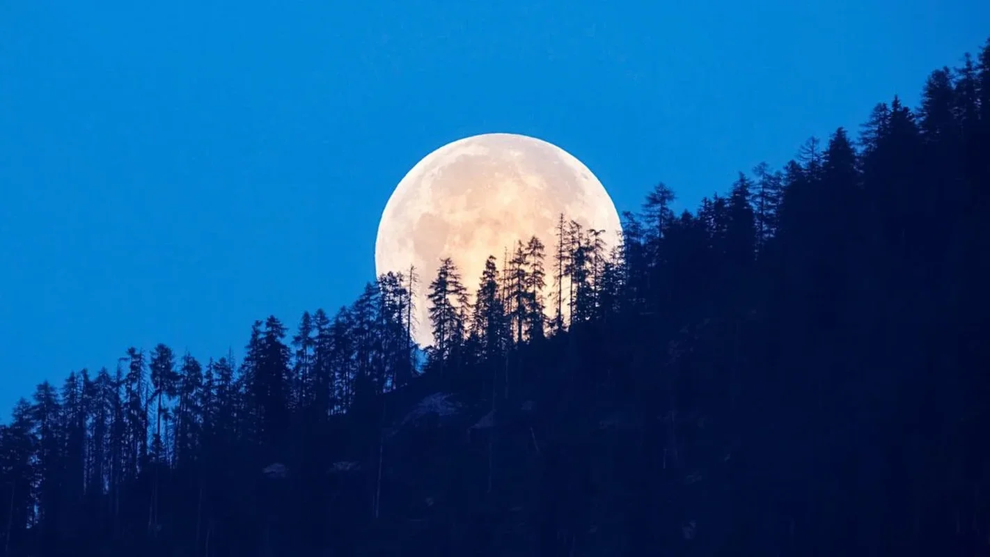 The Rare Super Blue Moon Captivates Skywatchers Across the Globe