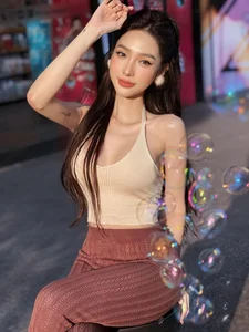 The Flawless, Doll-Like Beauty of Who Is Single Star - image 7